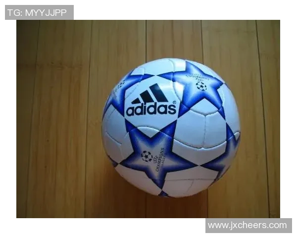 以球星卡片标准足球尺寸为核心探索收藏价值与竞技文化