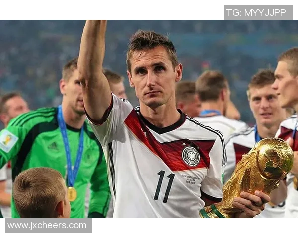 欧洲足球历史百大球星回顾与传奇时刻解析