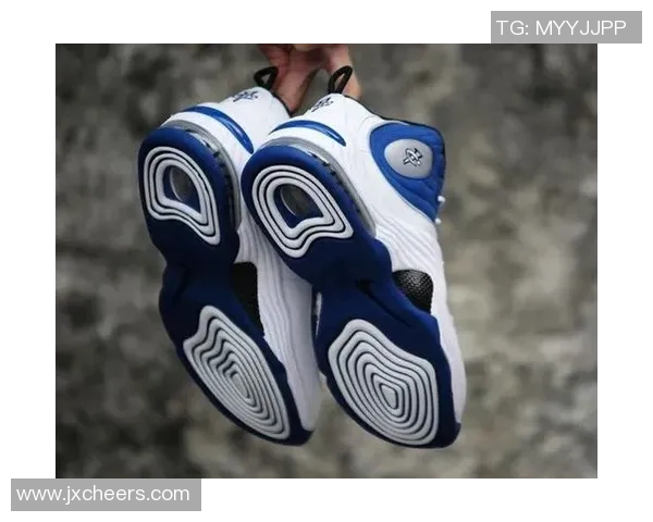 穿越传奇足球鞋的球星：从经典设计到历史时刻的脚步见证