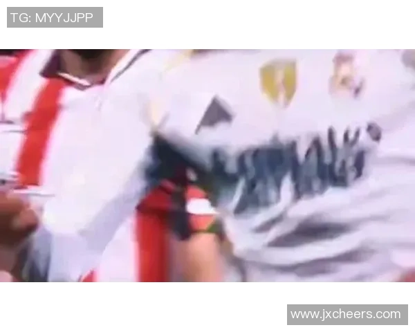 足球巨星街头随拍瞬间 展现不同于绿茵场的真实魅力